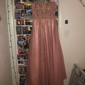 Never worn, selling to fundraise